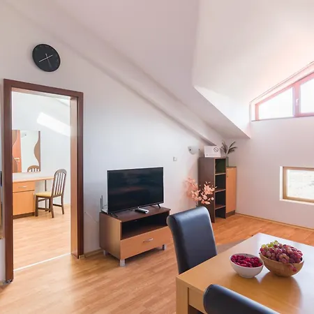 Todorka In Apartament *