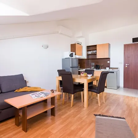 Todorka In * 班斯科